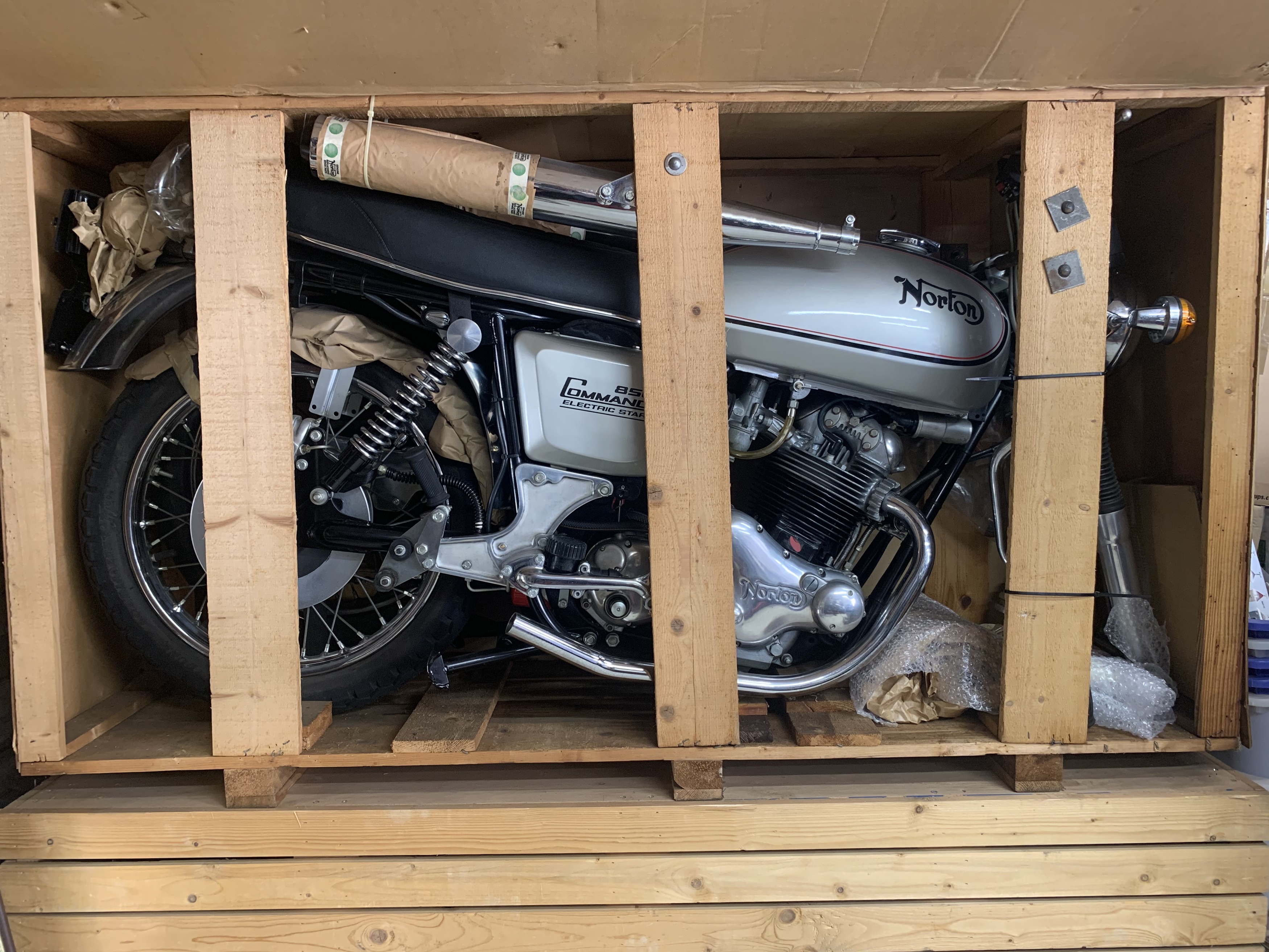 Norton Commando Mk3 in crate